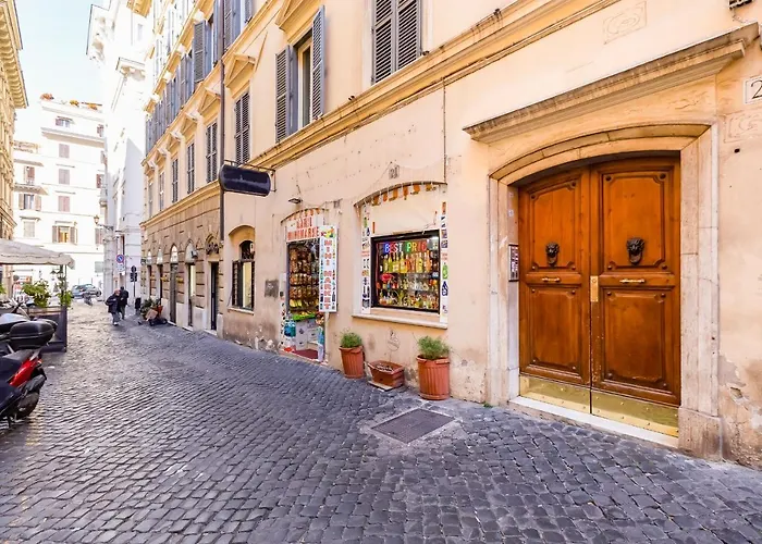 Trevi Fountain Modern Apartment